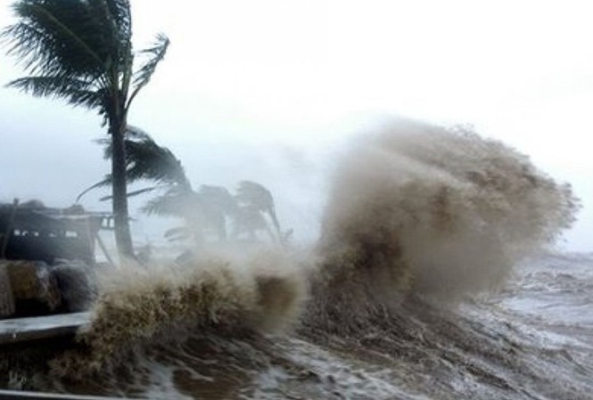 Áp thấp nhiệt đới có khả năng mạnh lên thành bão giữa Biển Đông